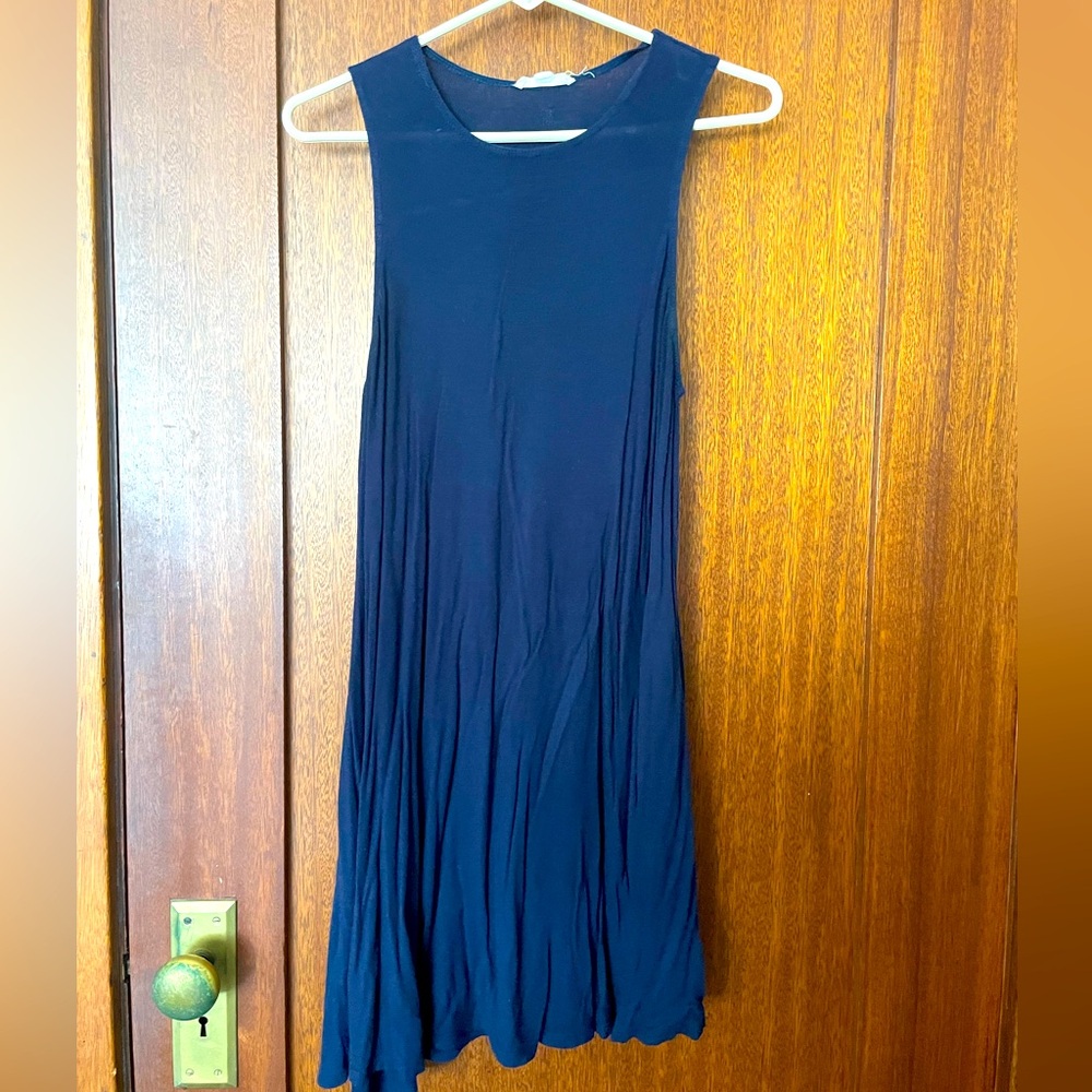 Chic navy blue swing dress with pockets!